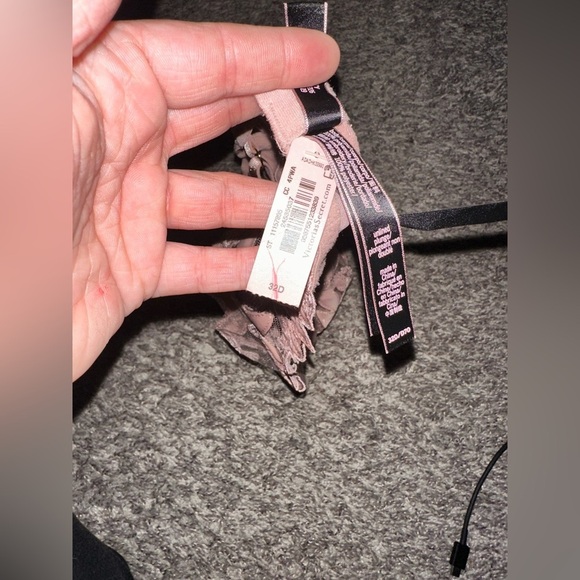 Victoria’s Secret 32D Sexy Pink Unlined Plunge Lace Floral Bra NWT - Picture 7 of 8